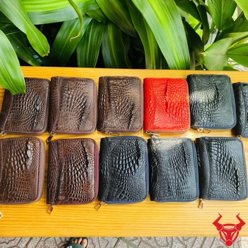 Ví mini cá sấu đen lịch lãm.