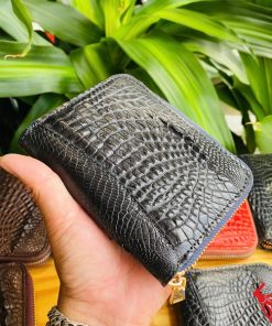 Ví da cá sấu đen mini khuôn lồi thời trang.