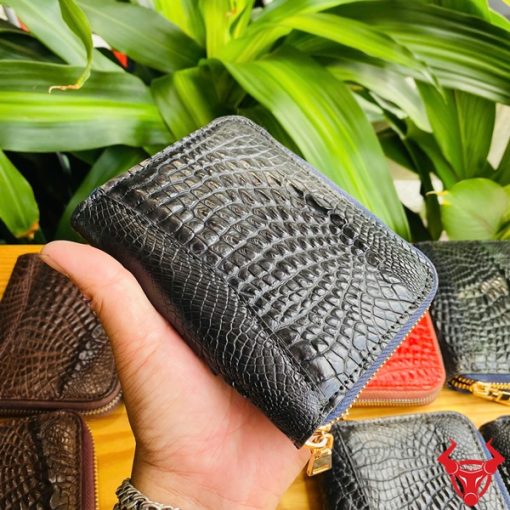 Ví da cá sấu đen mini khuôn lồi thời trang.