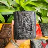 Ví mini da cá sấu đen sang trọng, bền bỉ.