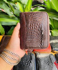 Ví mini da cá sấu nâu đất tinh tế.