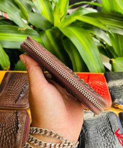 Ví mini cá sấu nâu đất cổ điển.